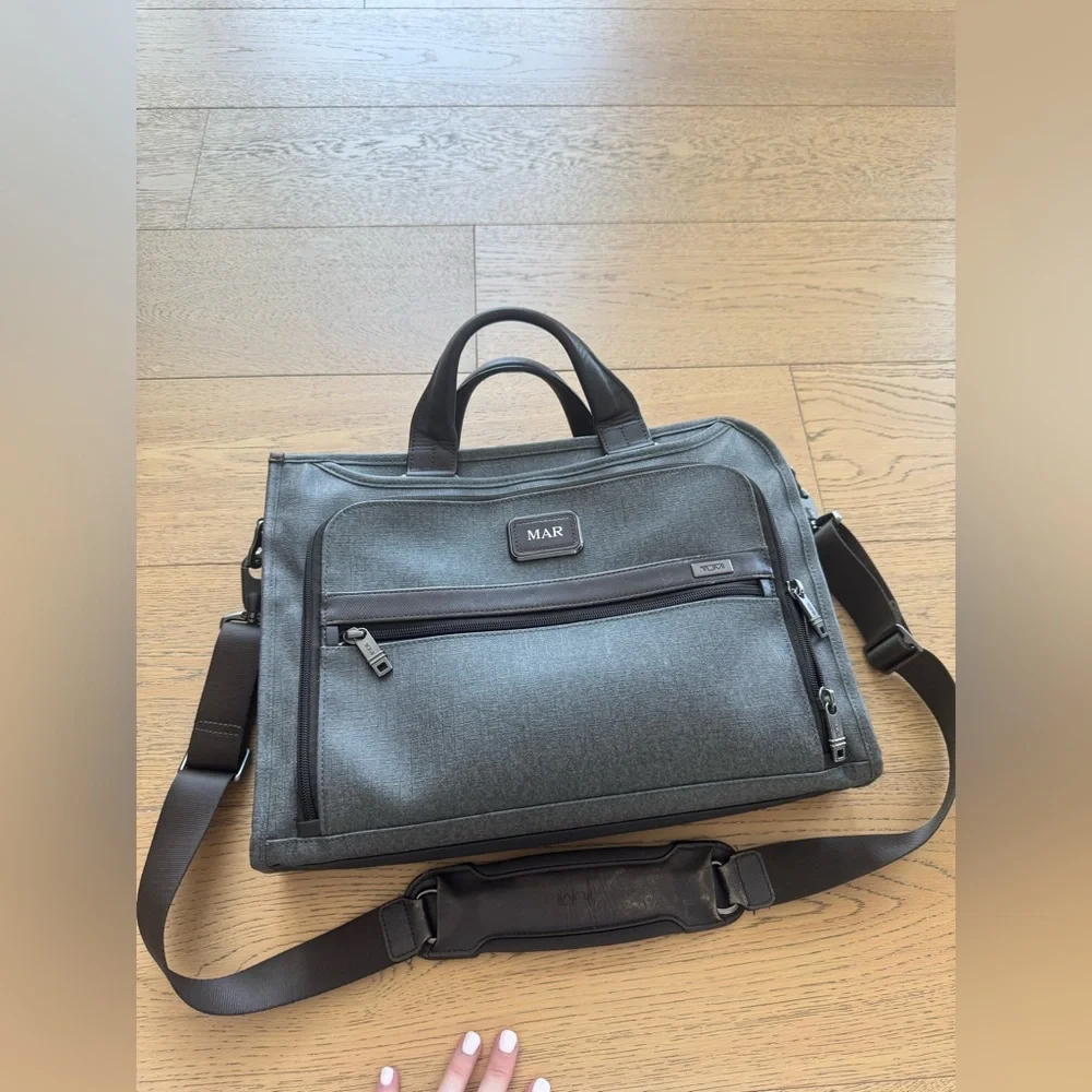 Tumi briefcase - in great condition a little leather wear